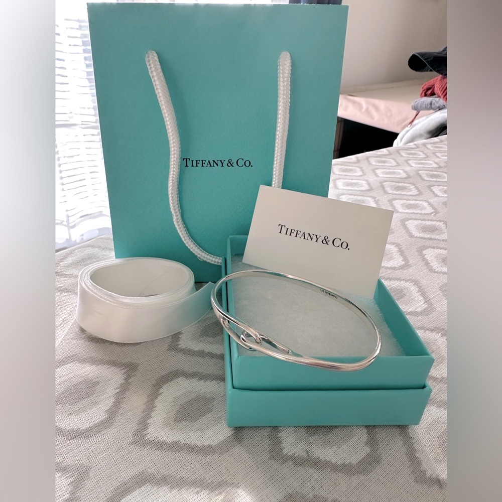 Vintage Tiffany & Co Sterling Silver Infinity Loop Bangle Bracelet